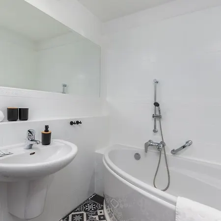 Szaserow 47-49 By Homeprime * Varsovie